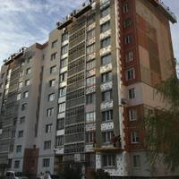 Граючи у сніжки з даху багатоповерхівки у Луцьку випав 18 річний хлопець