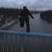 Лучанин не дозволив незнайомцю стрибнути із моста
