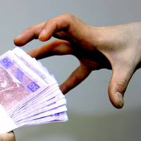 Обережно, шахраї: як не віддати гроші самозванцям