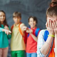 Булінг у школі: чому діти цькують дітей і що з цим робити