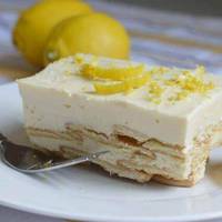 Королівський десерт: лимонна шарлотка