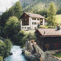 У мережу потрапили фотографії альпійського містечка, яке заборонено фотографувати, і воно неймовірне