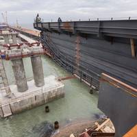 40 хвилин тому частина Керченського мосту обвалилось у воду… Ось що сталось... (ВІДЕО)