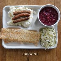 Що діти їдять у школі. Порівняйте обіди в Україні та ще у 8 країнах