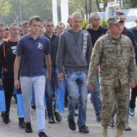В Україні призовників відловлюють прямо на вулицях! Дикий інцидент потрапив на камеру! (ВІДЕО)