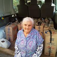 Це – Марія Федорівна. Сьогодні їй 85!І вона вже п’ятий рік допомагає нашим героям!
