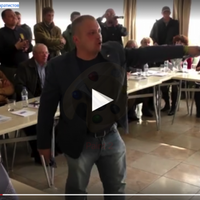 Зібрали манатки і на*****й з міста! Подивіться, як колишніх регіоналів виперли з Конотопа. ВІДЕО