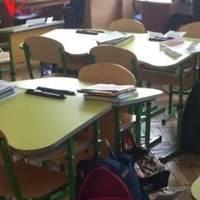 Скандал у школі: дівчинку відсадити від дітей через не куплені у вчителя підручники
