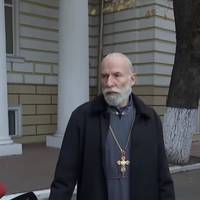 Заради ближнього: Батюшка, котрий на джипі розніс кладовище у Харкові, пояснив свій вчинок