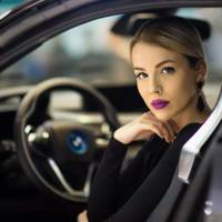 “Ти набридла мені, не можу тебе більше бачити і знати тебе не хочу. Ти нікчемна, ні на що нездатна, невдаха і товстуха,” – кричав мій чоловік, несамовито заштовхуючи мої речі в сумку