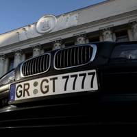 Експерти розповіли, які автомобілі подешевшають в Україні згідно нових законів про “євробляхи”