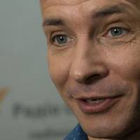 Підібрав хлопця, який їхав з АТО в Київ. Він розповів історію з одного села в Луганській обл. Він ходив купувати молоко до однієї дуже старої жінки…