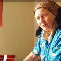 На Закарпатті є жінка, яка хвopoбu дiaгностує і лiкує пальцями. Відео