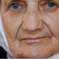 Історія про вицвілу хустку, яка вражає своєю чуттєвістю до взаємовідносин між людьми