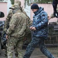 В українських полонених моряків забрали форму і розсадили по одиночках