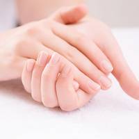 Йод, парафін та інші засоби, які допоможуть відновити нігті після гель-лаку