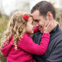 10 Сильних заповідей для батька. Перший обов’язок батька щодо дітей — любити їхню маму