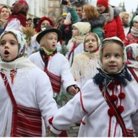 Давні традиції Старого Нового року: чому щедрують дівчатка, а посівають лише хлопчики