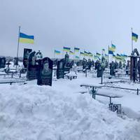 УКРАЇНЦІ, ЗАДУМАЙТЕСЬ! ЗА П’ЯТЬ ОСТАННІХ РОКІВ В УКРАЇНІ ВИРОСЛИ ВІЙСЬКОВІ КЛАДОВИЩА І СТАТКИ ОЛІГАРХІВ. ВСЕ…