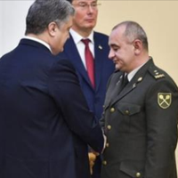 Люди, Ви — хворі? Патріоти у в’язницях! Більше 20 000 справ! Та куди ж ви с-ка всю країну за собою тягните? Патріоти Порошенка