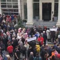 Щойно повідомили! Активісти блокували офіс Зеленського… Дивіться що там відбувалося…