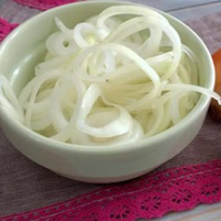 Як приготувати смачну мариновану цибулю. Мало хто знає про цей рецепт.