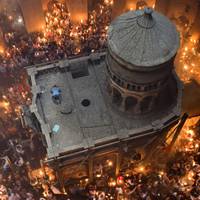 У храмі Гробу Господнього зійшов Благодатний вогонь