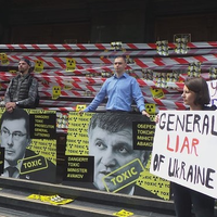 Активісти пікетують ГПУ і МВС з вимогою відставки Луценка і Авакова! Відбулась сутичка, застосовували сльозогінний газ!
