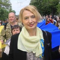 Харків’янка: У метро підійшла жінка, доторкнулася до вишитого рукава мого плаття і каже «Вы не представляете…”