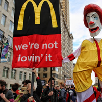 Сотні співробітників McDonald's у США провели страйк