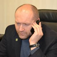 Береза: Подзвонили волонтери з передка: – Вся стрічка Фейсбук в шуармі, в тріснутому склі на мосту і в Книжковому арсеналі