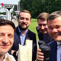 “Немає у цьому нічого страшного, незручного і тим паче – ганебного.” Президент Зеленський порекомендував шаурму для тих, хто у владі
