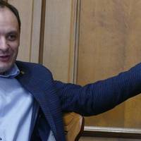 Це що за карантин такий? Маленькі магазини закрити, а супермаркети хай працюють. Ринку на вулиці не можна працювати, а гірськолижним курортам можна!…