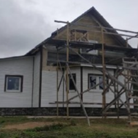 Ми з чоловіком будували новий будинок за гроші, які мама заробляла в Італії. Вона нам пообіцяла, що коли повернеться додому, залишиться жити в нашому старому будинку, а в новий пустить нас. Але рік то