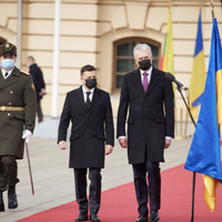 Президент Литви Науседа вигукнув “Слава Україні!” в центрі Києва після зустрічі із Зеленським – перші кадри..