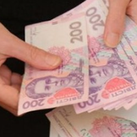 Моя мама доглядала за нашим сином 5 років. Рано приїжджала, ми їхали на роботу, а мама робила все. Ми їй спочатку платили 3 тисячі гривень, а потім трохи більше. Про ці гроші свекруха дізналася і вони