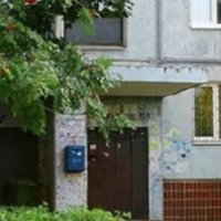 Поки ми збирали гроші на своє житло, свекруха запросила нас пожити у неї. – Ой, як добре, – сказала мама Андрія в перший же місяць, коли ми оплатили дві третини комуналки за її квартиру і вручили солі