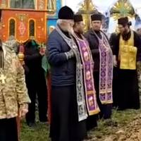 Відео. На Буковині священники УПЦ МП залишили похорон солдата під час промови отця ПЦУ