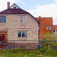 Мені 65 років, я живу сам. Старша донька часто приїжджає до мене, допомагає готувати, прибирати і щоразу не забуває нагадати мені про колишню дружину, ніби підштовхує мене до прийняття рішення.