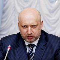 Турчинов відповів Зеленському: “Єдина ” операція “, яку Ви провели, – це здавання позицій”