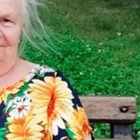 10 місяців тому маму Соломії виписали зі стаціонару, вона з чоловіком забрала її до себе доглядати. Але справи недобрі, мама вже сама жити окремо не може, а у доньки мала квартира. Соломія порадиляся