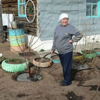 Чоловік мене залишив, бо зустрів собі іншу, кращу за мене. Ми розлучалися непросто, я потім змінила житло, змінила роботу. Колишній мені на картку щомісяця пересилав чималі гроші для сина, але я їх не