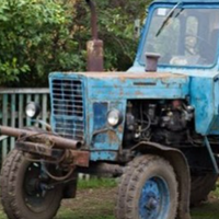 Минулого року, навесні, зовиця позичила у нас з чоловіком 50 тисяч гривень. Хотіли купити старенький тракторець. Живуть вони в селі, мають четверо дітей, там, хто має трактор, живе заможно. От і чолов