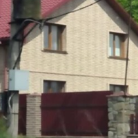 Коли ми лише одружилися, свекри закінчували будівництво будинку. Мій чоловік допоміг їм зробити ремонт і купив усі необхідні меблі. Я з розумінням поставилася до ситуації, так як вважала, що все це і