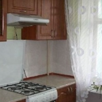 Коли я був маленьким, тато щоранку ходив на роботу, а мама відводила мене в садочок, а сама йшла до сусіда. Так тривало майже три роки, поки до мого тата не підійшла бабуся з сусіднього під'їзду, вона
