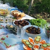 В травні у моєї невістки був день народження. В подарунок я купила їй блузку за 300 гривень. Тетяна подарунку не зраділа, весь час мовчки сиділа за столом, а потім мені сказала, що я завжди купую їй н