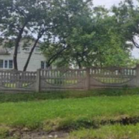Марта не була в селі вже більше десяти років, якось не було часу. А тут вирішила приїхати, провідати маму. Три дні в рідному селі пролетіли як одна хвилина. Марті час було збиратися додому. Вона сіла