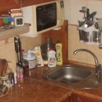 Ми з чоловіком запросили до себе родину в гості. Добре посиділи, а потім родичі стали говорити нам, що у нас в квартирі дуже бідно і ремонту не роблено багато років. Я зробила вигляд, що не розумію ні