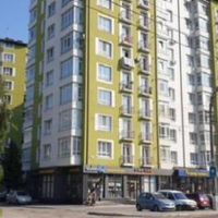 Мама мого чоловіка вирішила робити ремонт в своєму будинку, якраз тоді, коли ми наважилися брати квартиру в кредит. Ми сподівалися, що свекруха допоможе з першим внеском, адже гроші у неї є, але вона