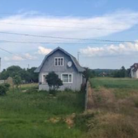З продажем маминого будинку Галина поквапилася: з'явився ще один спадкоємець – її рідний брат. Багато років він не навідувався до матері, жив в іншому місті і дуже багато допомагав, за наполяганням др